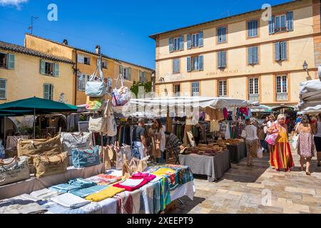 Market stalls in Place des Arcades on market day in the medieval village of Valbonne in Alpes-Maritimes department, French Riviera, Southern France Stock Photo