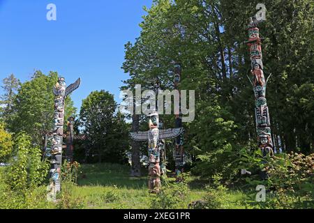 Kakaso'las, Thunderbird House and Ga'akstalas totem poles, Brockton Point, Stanley Park, Vancouver, British Columbia, Canada, North America Stock Photo