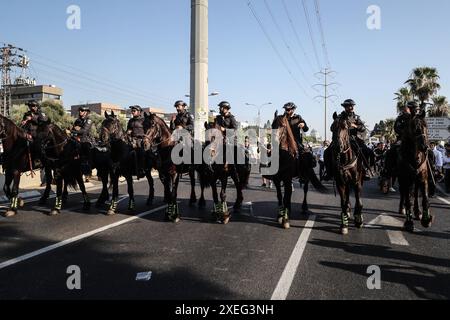 Jewish Block Orthodox Jews block highway protesting army conscription in Isra BNEI ...