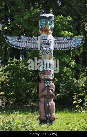 Thunderbird House Post (replica, Tony Hunt, 1987), Brockton Point, Stanley Park, Vancouver, British Columbia, Canada, North America Stock Photo