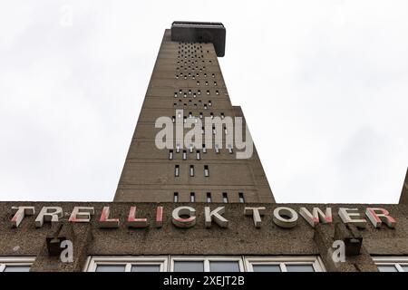 London, UK. 31st May, 2024. The Trellick Tower in North Kensington, designed by architect Erno Goldfinger in the Brutalist style, is viewed from below. Grade II* listed, the Trellick Tower was commissioned by the Greater London Council and opened in 1972. Credit: Mark Kerrison/Alamy Live News Stock Photo