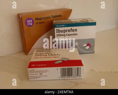 Nsaids Sample Capsules of Painkillers and NSAID's Stock Photo - Alamy