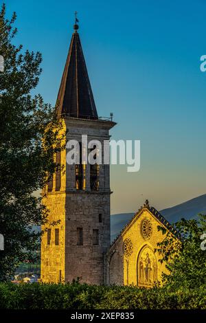 The bell tower and the top of the facade of the Spoleto Cathedral seen from the square in front of the fortress. Spoleto, province of Perugia, Umbria Stock Photo