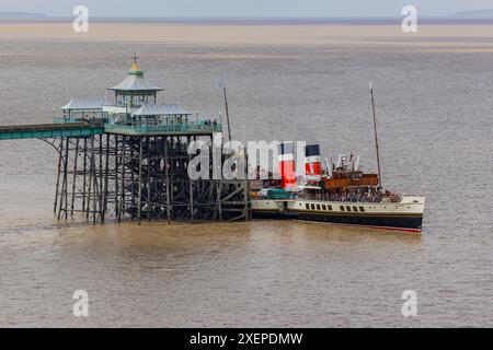 PS Waverley departing Clevedon Pier for a day cruise Stock Photo