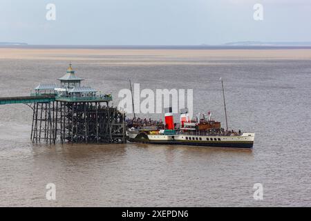 PS Waverley departing Clevedon Pier for a day cruise Stock Photo