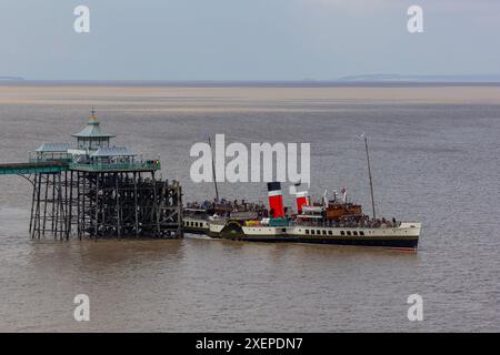 PS Waverley departing Clevedon Pier for a day cruise Stock Photo