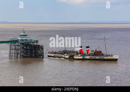 PS Waverley departing Clevedon Pier for a day cruise Stock Photo