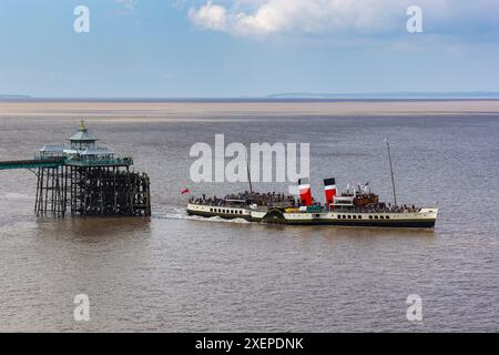 PS Waverley departing Clevedon Pier for a day cruise Stock Photo