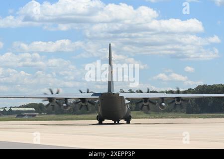 The 148th Fighter Wing and 133rd Airlift Wing, Minnesota Air National Guard, collaborated during a 133rd Airlift Wing readiness exercise 'Operation Mo Stock Photo