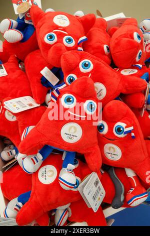 OUVERTURE DU MEGASTORE PARIS 2024 SUR LES CHAMPS ELYSEES Stock Photo