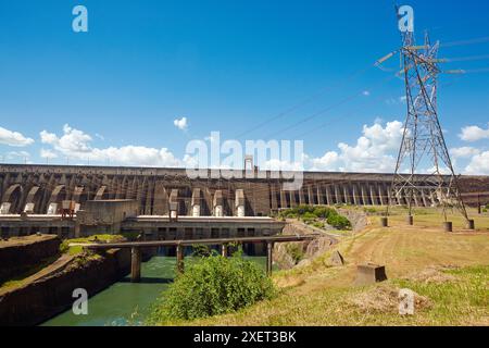 Itaipu Binacional Hydroelectric Power Plant. Generator of renewable clean energy. Itaipu Dam. Foz do Iguaçu. Paraná. Brazil. Border between Brazil and Stock Photo