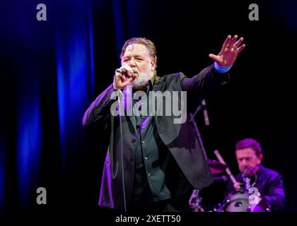 Glastonbury, UK. Day 4, 29 June 2024.  Russell Crowe live on stage with his Indoor Garden Party at Glastonbury Festival, Worthy Farm in Somerset. Picture date: Saturday June 29, 2024. Photo credit should read: David Jensen / Alamy Live News Stock Photo