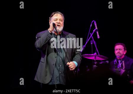 Glastonbury, UK. Day 4, 29 June 2024.  Russell Crowe live on stage with his Indoor Garden Party at Glastonbury Festival, Worthy Farm in Somerset. Picture date: Saturday June 29, 2024. Photo credit should read: David Jensen / Alamy Live News Stock Photo