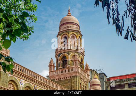 01 24 2016 Vintage Old Indo Sarsenik Stone Stuccher of Anjuman I Islam Allana English High School VT CSMT Mumbai Maharashtra India Asia. Stock Photo