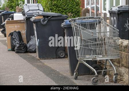 Selly Oak, Birmingham, June 30th 2024 - It wouldn't be a student street without a shopping trolley. - Residential streets in Birmingham have been turned into dumping grounds as students move house at the end of their contracts. Most of the students attend University of Birmingham which is around half a mile from the Selly Oak terraced housing streets. The roads have mainly been bought up by landlords who rent them out to the undergraduates with row upon row of 'For Rent' signs. Credit: Stop Press Media/Alamy Live News Stock Photo