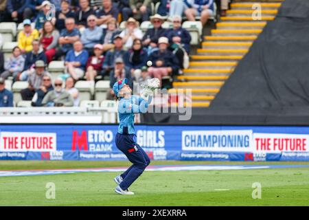 Worcester, UK. 30th June, 2024. Amy Jones of England takes the catch to dismiss Suzie Bates of New Zealand during the MetroBank Women's ODI match between England Women and New Zealand Women at New Road, Worcester, UK on 30 June 2024. Photo by Stuart Leggett. Editorial use only, license required for commercial use. No use in betting, games or a single club/league/player publications. Credit: UK Sports Pics Ltd/Alamy Live News Stock Photo