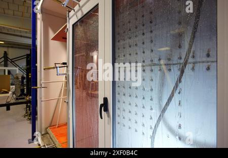 Water tightness test on aluminum window, material homologation ...