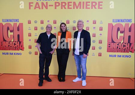 Schauspieler Oliver Rohrbeck, Martina Hill und Jens Knossi Knossalla , l-r, kommt zur Prermiere des Minions Animationsfilm Ich einfach unverbesserlich 4. Der Film startet am 11.07.2024 in den deutschen Kinos *** Actors Oliver Rohrbeck, Martina Hill and Jens Knossi Knossalla , l r, attend the premiere of the Minions animated film Ich einfach unverbesserlich 4 The film opens in German cinemas on 11 07 2024 Stock Photo