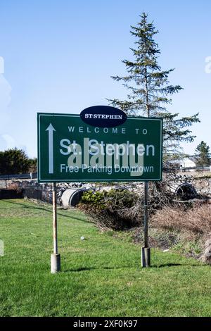 Welcome to St. Stephen advertising free parking downtown sign on King Street in New Brunswick, Canada Stock Photo