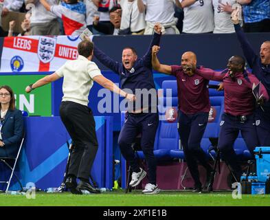 Gelsenkirchen, Germany. 30th June, 2024. England v Slovakia - UEFA Euro 2024 Championships - R16 - Gelsenkirchen. Manager Gareth Southgate celebrates England's late equaliser with Steve Holland and his coaching staff. Picture Credit: Mark Pain/Alamy Live News Stock Photo