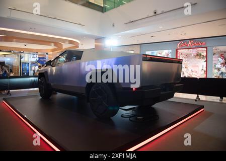 Bangkok, Bangkok, Thailand. 30th June, 2024. Tesla organizes a campaign to launch an innovative electric vehicle product, the Cybertruck Tour, the most powerful full-size electric pickup truck. Let people experience it up close At Central World Shopping Center on June 30, 2024 in Bangkok, Thailand. (Credit Image: © Teera Noisakran/Pacific Press via ZUMA Press Wire) EDITORIAL USAGE ONLY! Not for Commercial USAGE! Stock Photo