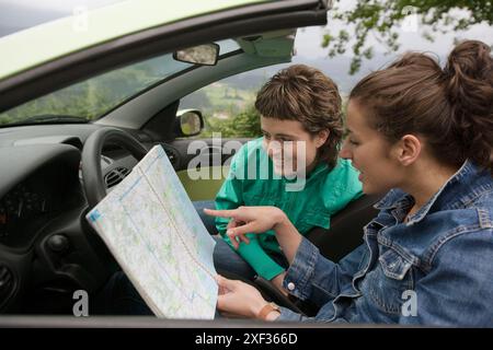 Friends in convertible car. Mirador de Udana, Oñate. Gipuzkoa, Euskadi. Spain. Stock Photo