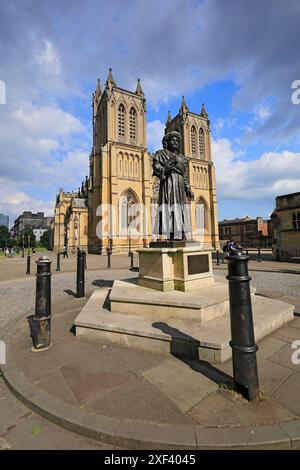 Statue of Raja Rammohun Roy 1 and Bristol Cathedral, Bristol. Stock Photo