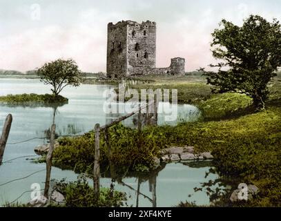 Threave Castle, Castle Douglas, Schottland  /  , Scotland, Historisch, digital restaurierte Reproduktion von einer Vorlage aus dem 19. Jahrhundert, Record date not stated Stock Photo