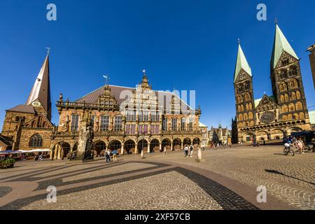 Market square with Church of Our Lady, Town Hall and St. Peter's Cathedral in Bremen, Germany Stock Photo