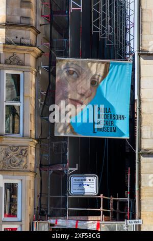 Advertising banner for the Paula-Modersohn-Becker Museum in Böttcherstrasse in Bremen. It is the world's first museum dedicated to a female painter and was opened in 1927. It was commissioned by Kaffee HAG founder and patron Ludwig Roselius and built by sculptor Bernhard Hoetger. Bremen, Germany Stock Photo