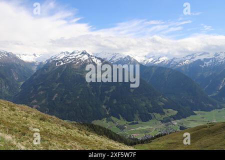 beautiful view from the Wildkogel Arena to the Großvenediger in the Central Alps, wide-angle view Stock Photo