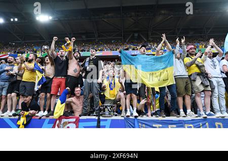 Dusseldorf, Deutschland. 21st June, 2024. firo : 21.06.2024, Football, Soccer: UEFA EURO 2024, EM, European Championship 2024, Group Stage, M 21, Match 21, SVK, Slovakia - UKR, Ukraine Fans of Ukraine Credit: dpa/Alamy Live News Stock Photo