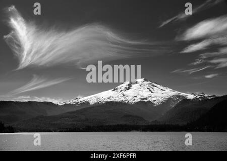 WA24953-00-BW......WASHINGTON - Baker Lake with Mount Baker in the distance, Noisy Creek Campsite, Baker Lake Trail, Mount Baker Snoqualmie National F Stock Photo