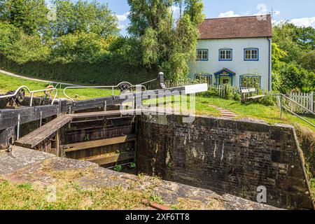 The lock keepers cottage (1784) at Ryeford Double Lock on the Stroudwater Navigation at Ryeford near Stonehouse in the Stroud Valleys, Gloucestershire Stock Photo