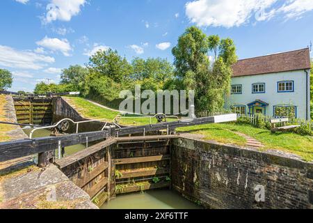 The lock keepers cottage (1784) at Ryeford Double Lock on the Stroudwater Navigation at Ryeford near Stonehouse in the Stroud Valleys, Gloucestershire Stock Photo