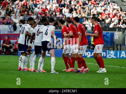 Frankfurt, Deutschland. 20th June, 2024. 20.06.2024, xpsx, UEFA Euro 2024 preliminary round, Denmark - England left to right Freistsoss (DFL/DFB REGULATIONS PROHIBIT ANY USE OF PHOTOGRAPHS as IMAGE SEQUENCES and/or QUASI-VIDEO) Credit: dpa/Alamy Live News Stock Photo