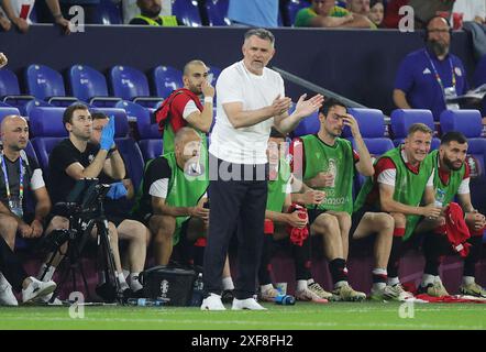 Gelsenkirchen, Deutschland. 26th June, 2024. firo : 26.06.2024, Football, Soccer: UEFA EURO 2024, EM, European Championship 2024, Group Stage, M35, Match 35 GEO, Georgia - POR, Portugal coach Head Coach Willy Sagnol of Georgia gesture, gesture, Credit: dpa/Alamy Live News Stock Photo