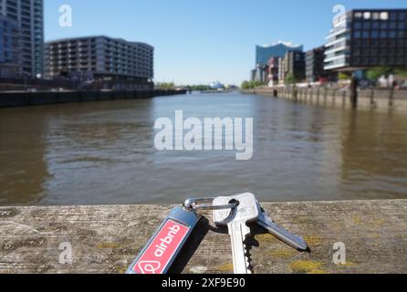 Airbnb Key at Hamburg Hafencity and Elbphilharmonie Stock Photo