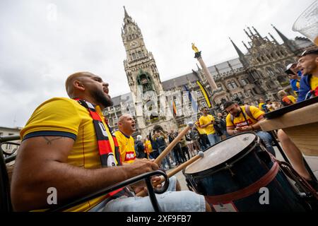 Munich, Germany. 02nd July, 2024. Soccer: European Championship, Romania - Netherlands, round of 16. Romanian supporters celebrate at Marienplatz before the game. Credit: Stefan Puchner/dpa/Alamy Live News Stock Photo