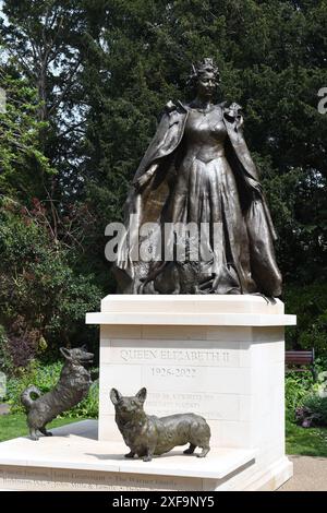 Queen Elizabeth II Statue Stock Photo