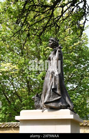 Queen Elizabeth II Statue Stock Photo