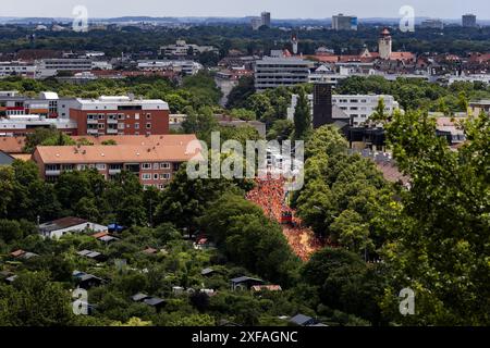 Munich, Germany. 02nd July, 2024.MUNICH - Dutch fans walk behind the Oranjebus during the fan walk to the Olympiastadion for the eighth final match at the European Championship of the Dutch national team against Romania. Credit: ANP/Alamy Live News Stock Photo