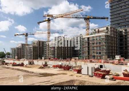 the new residential quarter Die Welle with 750 apartments is being built on the former Deutsche Welle site in the Marienburg district, on the right th Stock Photo