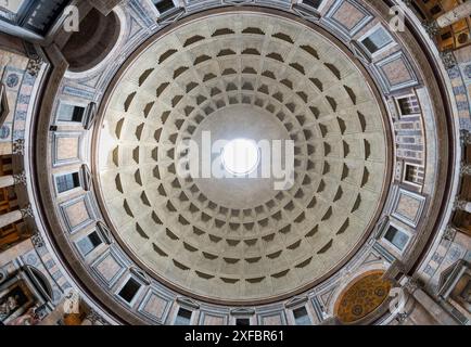 Looking up at the dome of the Pantheon,  Rome, Italy. Stock Photo