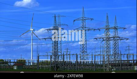 Power pylons with high-voltage lines and insulators at the Avacon substation in Helmstedt, Germany, Lower Saxony, Helmstedt Stock Photo