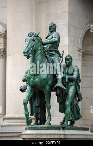 The equestrian Statue of Theodore Roosevelt, a bronze sculpture by James Earle Fraser, located outside the American Museum of Natural History in New Y Stock Photo