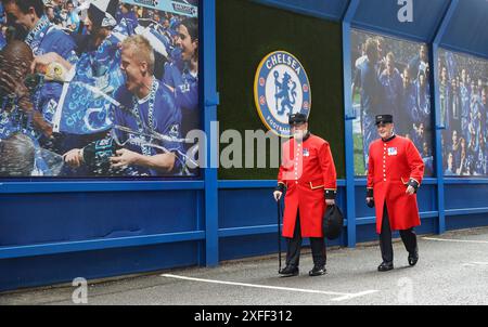 Chelsea Pensioners arrive at Stamford Bridge, home of Chelsea Football Club. Picture by Jamie Mann Stock Photo