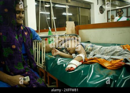 A diarrhoea affected Child on his sick bed at the ICDDR,B Hospital in Dhaka, Bangladesh. August 26, 2007 Stock Photo