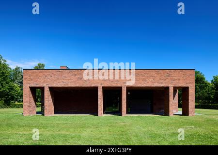 Bispebjerg Krematorium (Bispebjerg Crematorium), designed by Friis & Moltke, completed 2002; Bispebjerg Cemetery, Copenhagen, Denmark Stock Photo