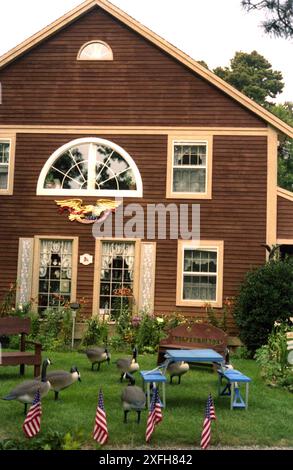 Massachusetts, U.S.A., approx. 1996. Picturesque front yard of a commercial property. Stock Photo